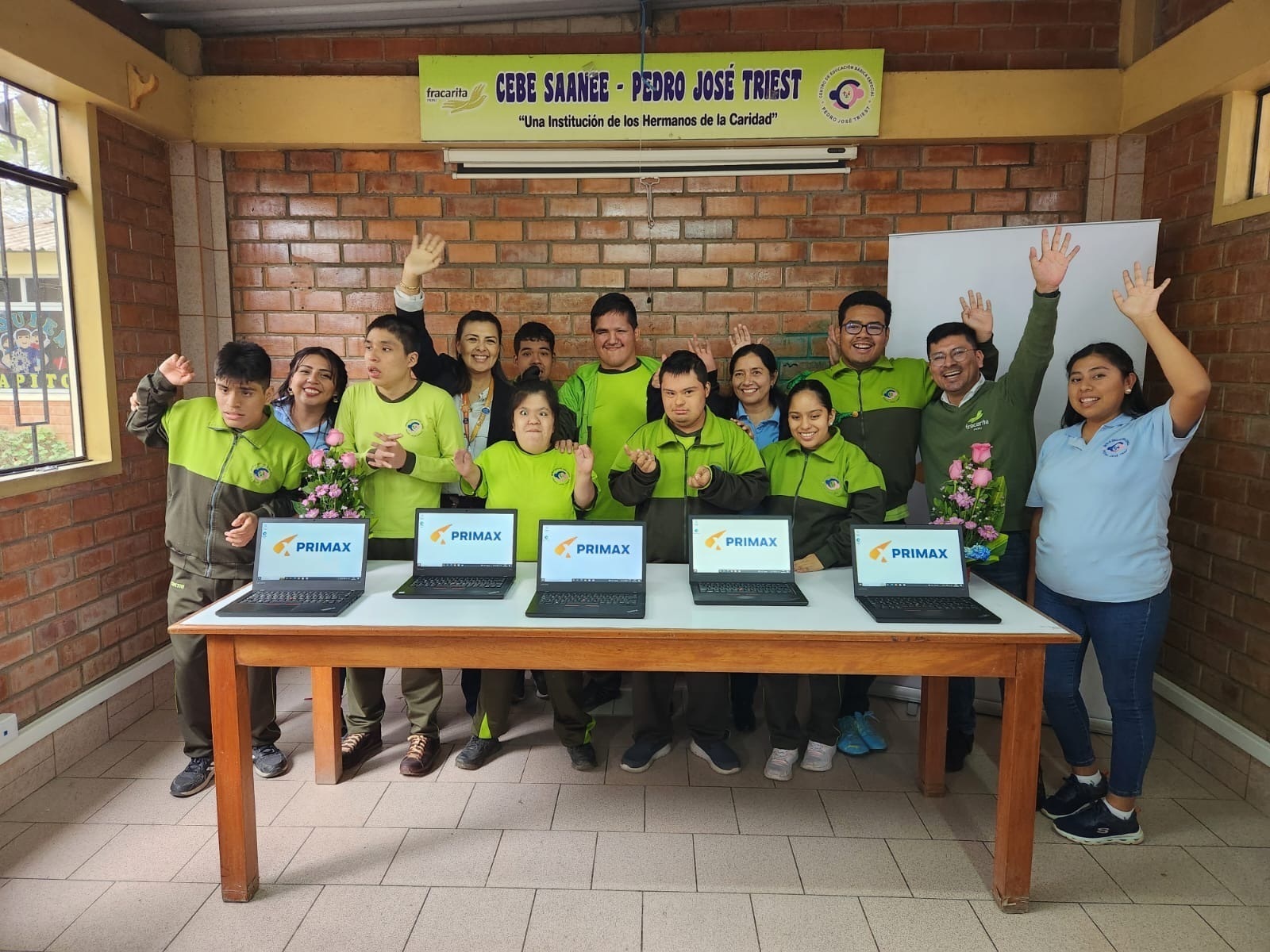 Estudiantes del Colegio de Educación Especial en Comas  reciben nuevo laboratorio de cómputo