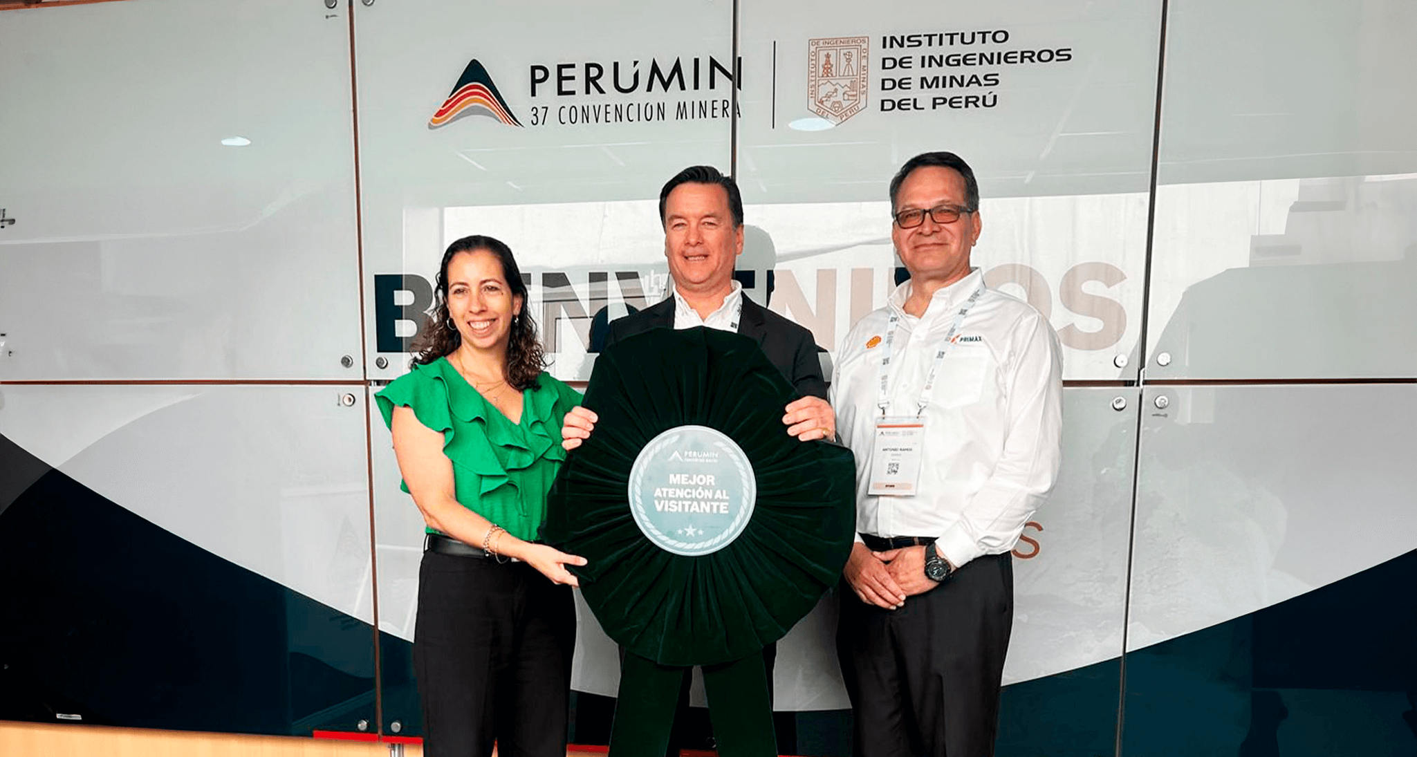 Primax es reconocida con el Premio “Mejor Atención al Visitante” en PERUMIN 37